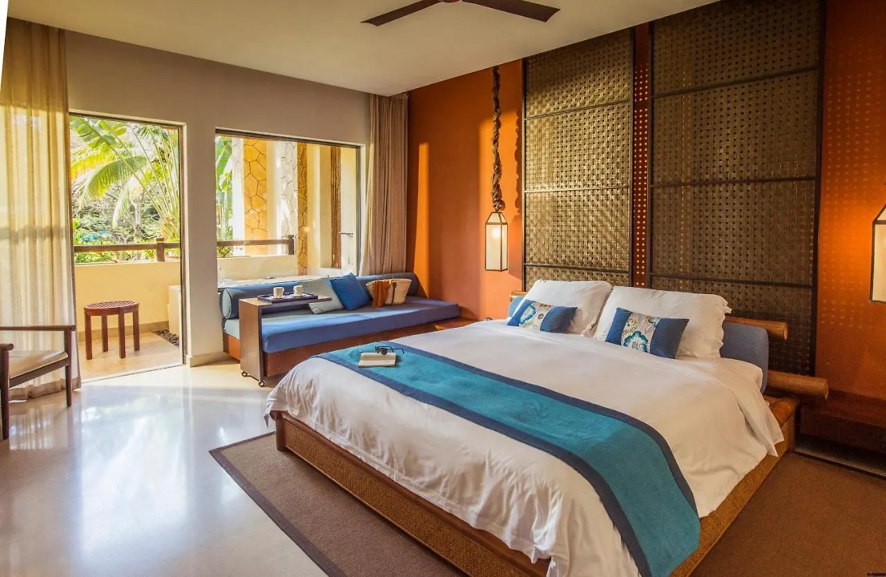 Resort Club Med Sanya Hotel